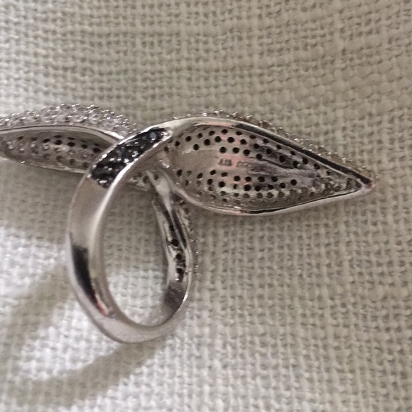 White and Black Sapphire Cocktail Ring - Picture 2 of 3